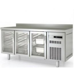 Table refrigeree 700...