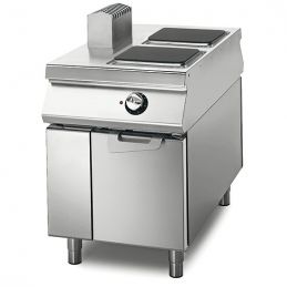 Cuisinière à gaz avec 2 brûleurs sur coffre avec portes, tableau de contrôle sur deux côtés